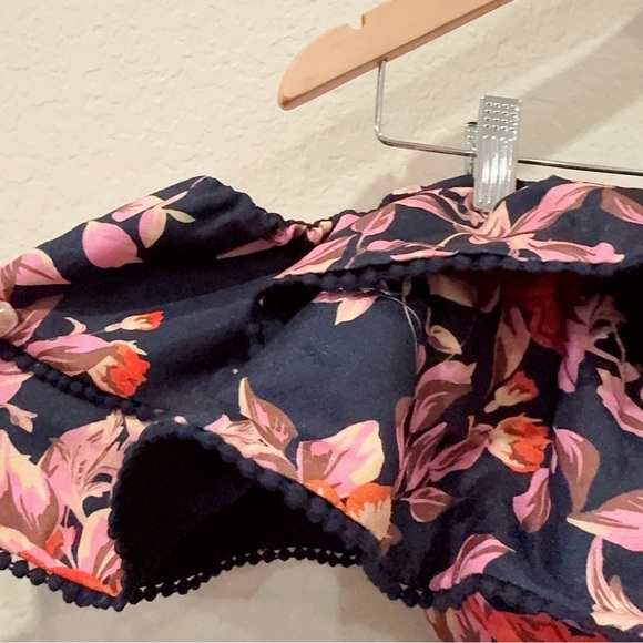 Keepsake the Label Real Love Black Floral Ruffle Blouse Crop Top Size Small NWT - Picture 8 of 13